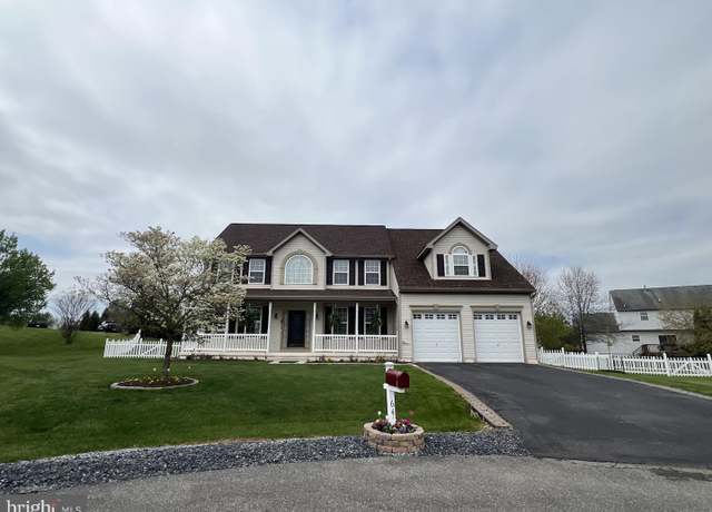 Property at 64 Yardley Ct, Martinsburg, WV 25405, 5 beds, 3.5 baths