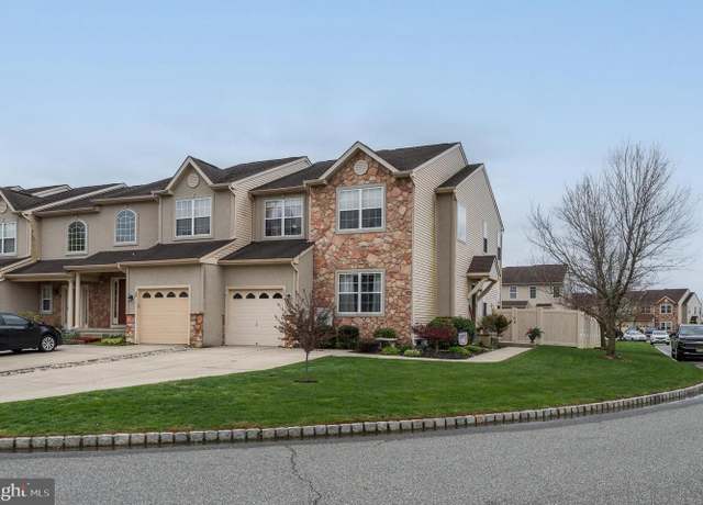 Property at 30 Glacier Dr, Berlin, NJ 08009, 3 beds, 2.5 baths