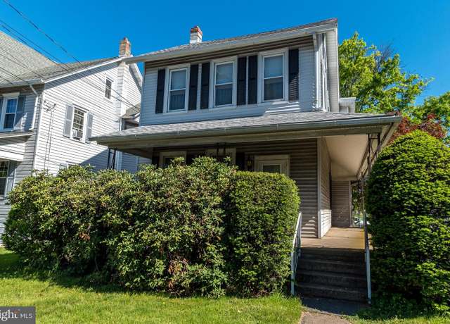 Property at 735 W Broad St, Quakertown, PA 18951, 5 beds, 3.5 baths