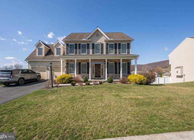 Property at 2724 Pin Oak Dr, Harrisburg, PA 17112, 4 beds, 2.5 baths