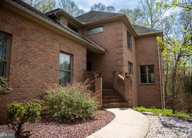 Property at 1039 Fairdell Dr, Hummelstown, PA 17036, 5 beds, 5 baths