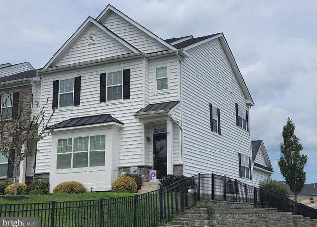 Property at 10 Skylar Cir, Media, PA 19063, 4 beds, 3.5 baths