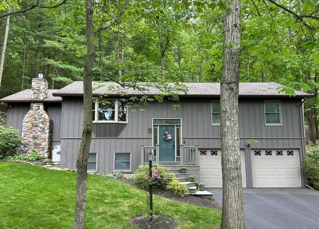 Property at 8201 Michaux Dr, Fayetteville, PA 17222, 3 beds, 2.5 baths