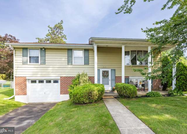 Property at 900 Chestnut St, Royersford, PA 19468, 4 beds, 2.5 baths