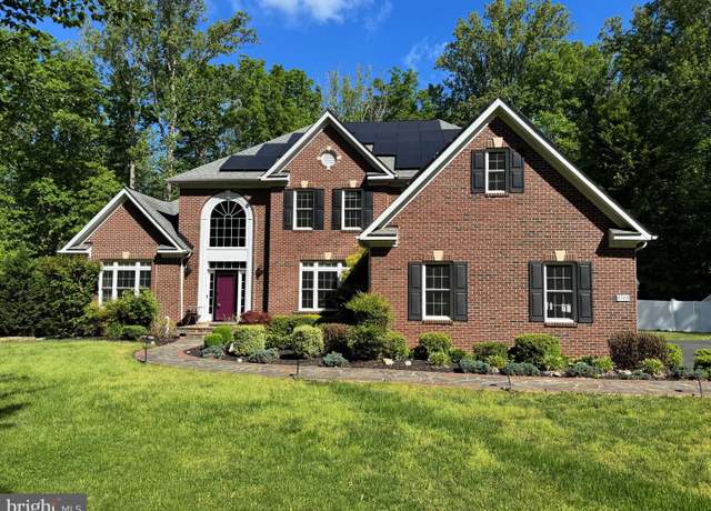Property at 8108 Spruce Valley Ln, Clifton, VA 20124, 5 beds, 5.5 baths