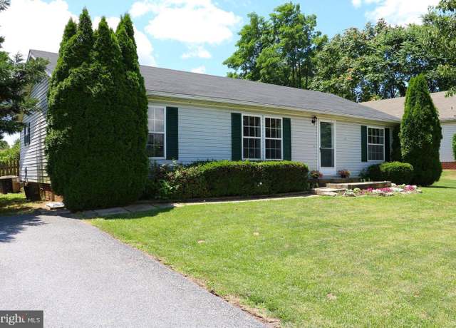 Property at 33 Savannah Sparrow Ln, Martinsburg, WV 25405, 3 beds, 2 baths