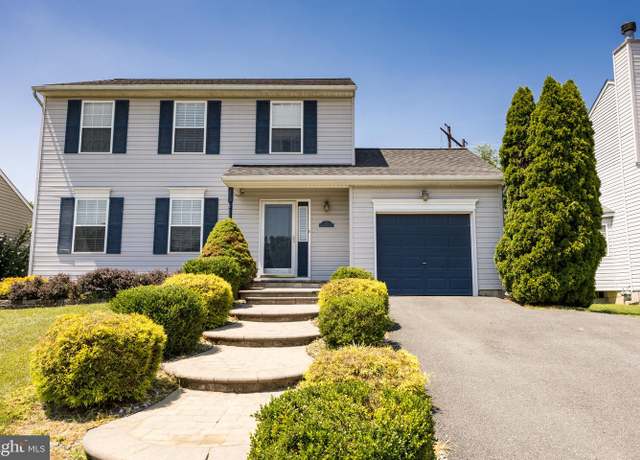 Property at 7 Robins Nest Ln, New Castle, DE 19720, 3 beds, 2.5 baths