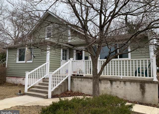 Property at 42 Smith Ter S, Clementon, NJ 08021, 4 beds, 3 baths
