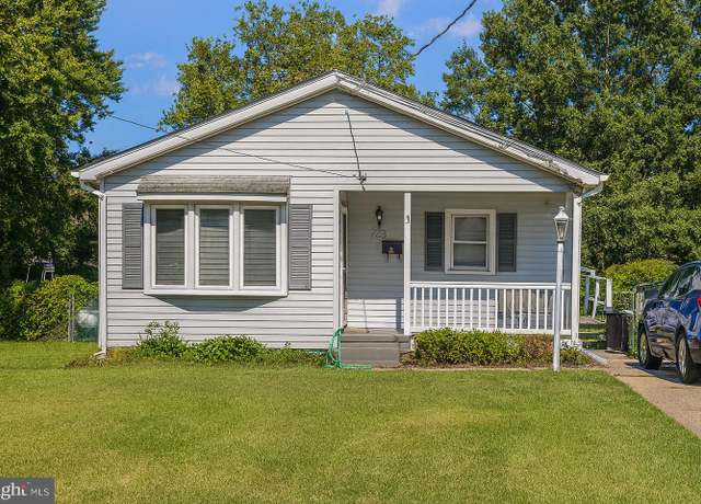 Property at 130 W Evesham Ave, Magnolia, NJ 08049, 3 beds, 1 bath