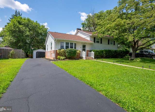Property at 105 Center Ln, Reading, PA 19606, 4 beds, 2 baths