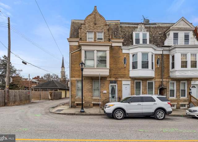 Property at 28 W Jackson St, York, PA 17401, 5 beds, 1 bath
