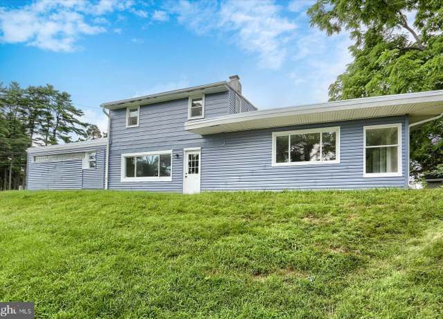 Property at 2310 Bannister St, York, PA 17408, 4 beds, 2 baths
