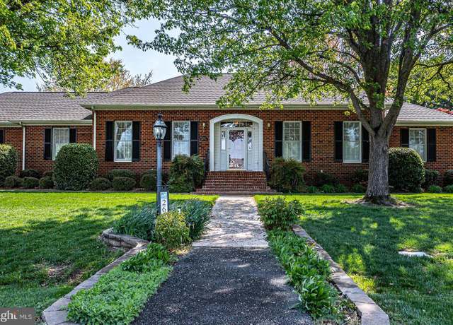 Property at 262 College Ave, Warsaw, VA 22572, 3 beds, 2.5 baths