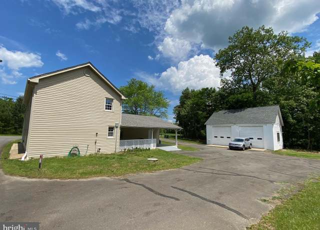 Property at 1006 White Oak Rd, Fredericksburg, VA 22405, 3 beds, 2 baths