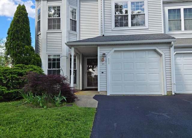 Property at 121 N Park Rd, Newtown, PA 18940, 3 beds, 2.5 baths