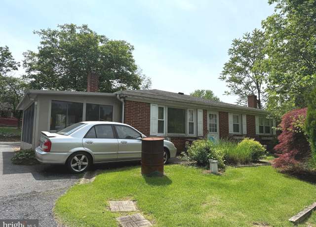 Property at 446 N Nyes Rd, Harrisburg, PA 17112, 3 beds, 2 baths