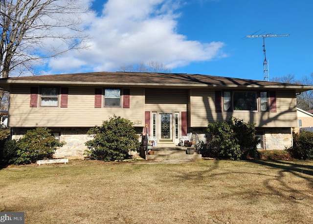 Property at 6463 Fairway Drive West W, Fayetteville, PA 17222, 3 beds, 2.5 baths
