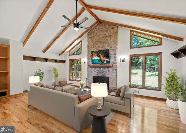 Property at 2416 Youngs Dr, Haymarket, VA 20169, 5 beds, 4 baths