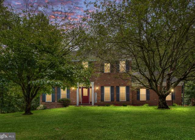 Property at 24 Cannon Knolls Dr, Fredericksburg, VA 22406, 4 beds, 3 baths