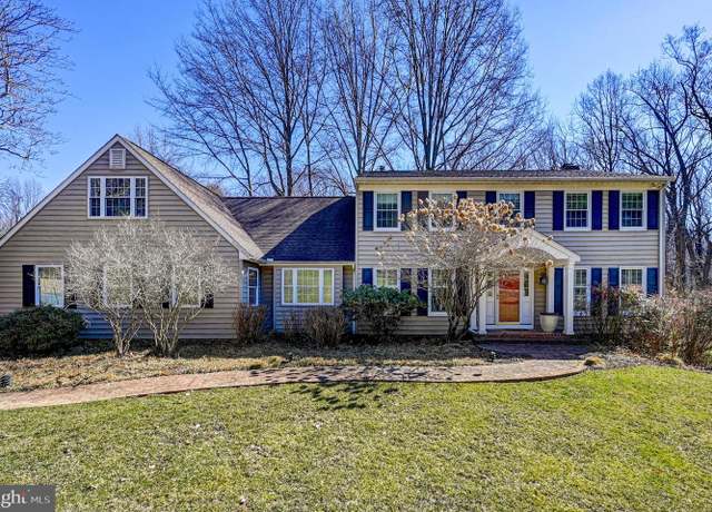 Property at 19 Dellwood Ct, Cockeysville, MD 21030, 4 beds, 3.5 baths