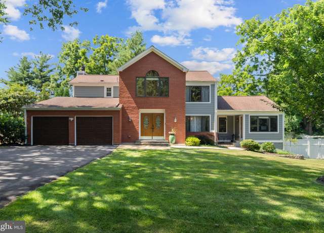 Property at 9524 Woodington Dr, Potomac, MD 20854, 4 beds, 3.5 baths