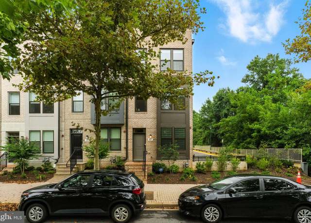 Property at 807 King Farm Blvd, Rockville, MD 20850, 3 beds, 3.5 baths
