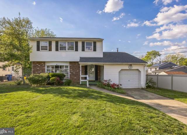 Property at 121 Beechwood Ave, Maple Shade, NJ 08052, 4 beds, 1.5 baths
