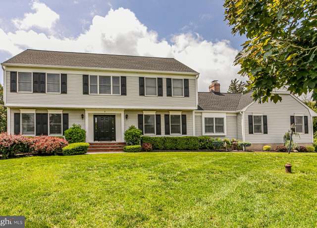 Property at 5 Oak Ridge Dr, Belle Mead, NJ 08502, 4 beds, 2.5 baths