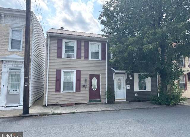 Property at 117 N Market St, Mechanicsburg, PA 17055, 2 beds, 1.5 baths