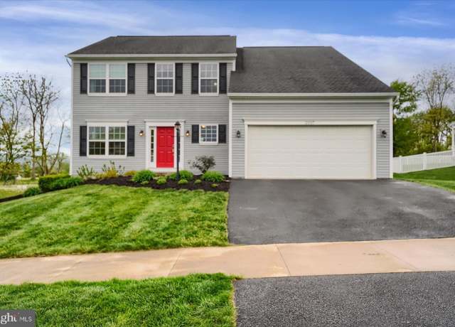 Property at 2007 Autumnwood Dr, State College, PA 16801, 4 beds, 2.5 baths