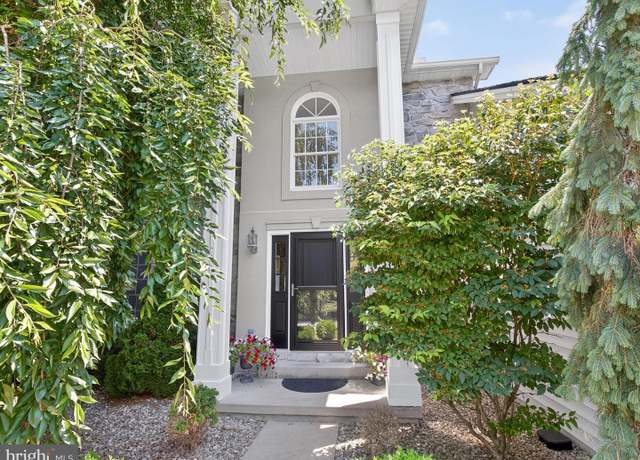 Property at 8 Jacobs Creek Dr, Hershey, PA 17033, 5 beds, 2.5 baths
