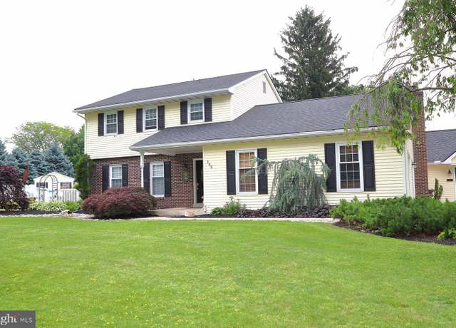Property at 146 Skyline Dr, New Holland, PA 17557, 4 beds, 4 baths
