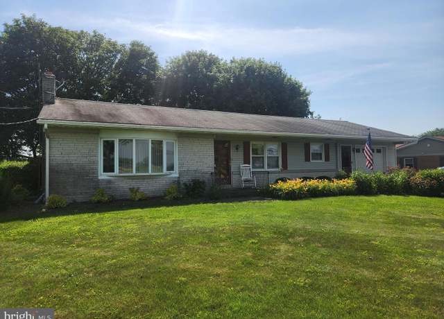 Property at 464 N Railroad Ave, New Holland, PA 17557, 3 beds, 1.5 baths
