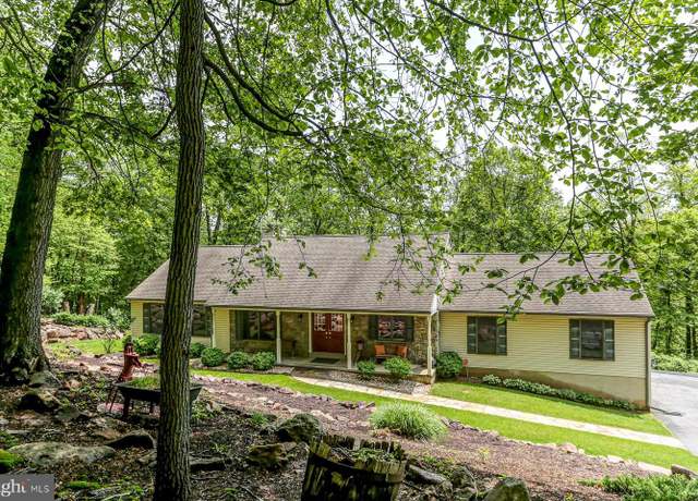 Property at 726 Aspen Ln, Lebanon, PA 17042, 2 beds, 2 baths