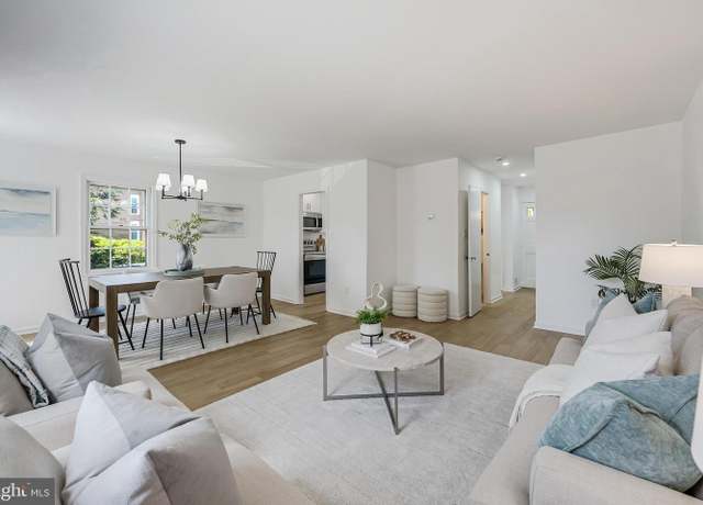 Property at 2111 N Lincoln St, Arlington, VA 22207, 3 beds, 3.5 baths