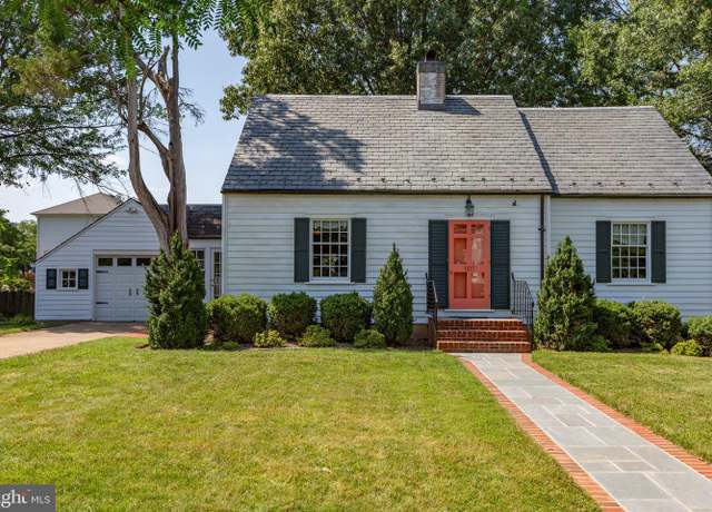 Property at 1217 Brent St, Fredericksburg, VA 22401, 4 beds, 3 baths