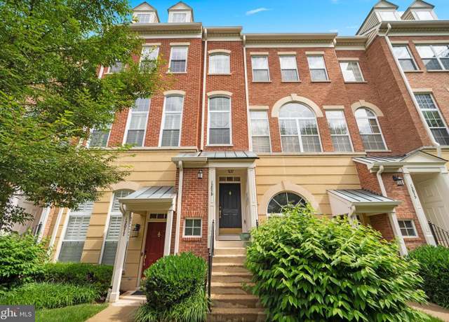 Property at 12079 Trumbull Way Unit 8B, Reston, VA 20190, 3 beds, 2.5 baths