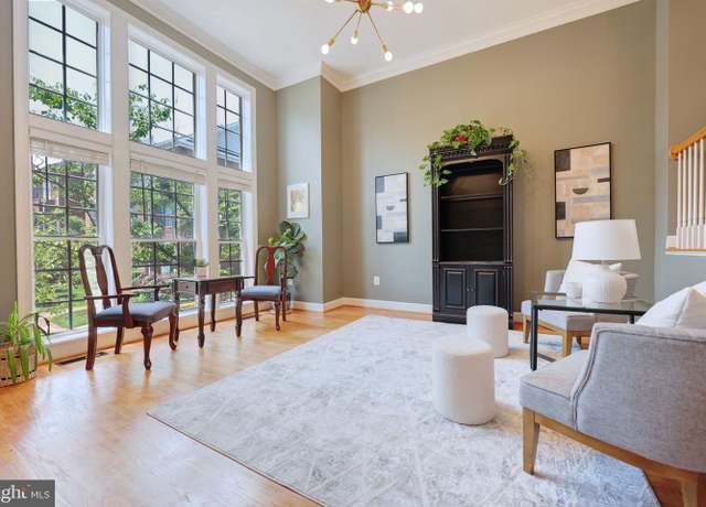 Property at 704 Vestal St, Woodbridge, VA 22191, 3 beds, 2.5 baths