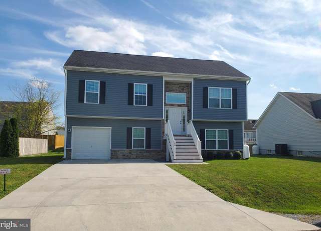 Property at 64 Bunting Ave, Martinsburg, WV 25405, 5 beds, 3 baths