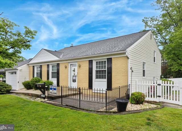Property at 1060 Woodbourne Dr, Southampton, PA 18966, 3 beds, 2.5 baths