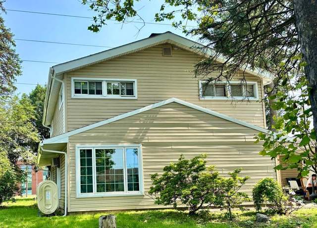 Property at 14 Farmbrook Dr, Levittown, PA 19055, 6 beds, 2 baths