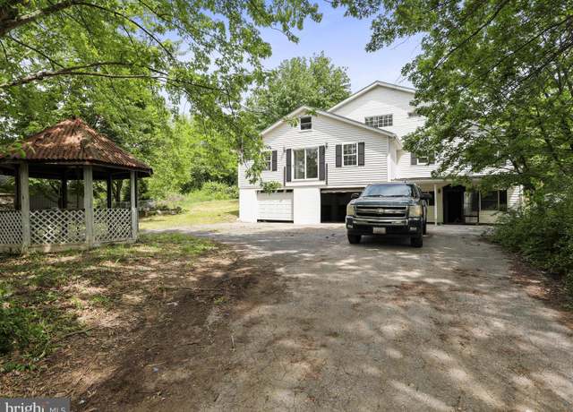 Property at 2784 Anna Ct, Greencastle, PA 17225, 5 beds, 3 baths