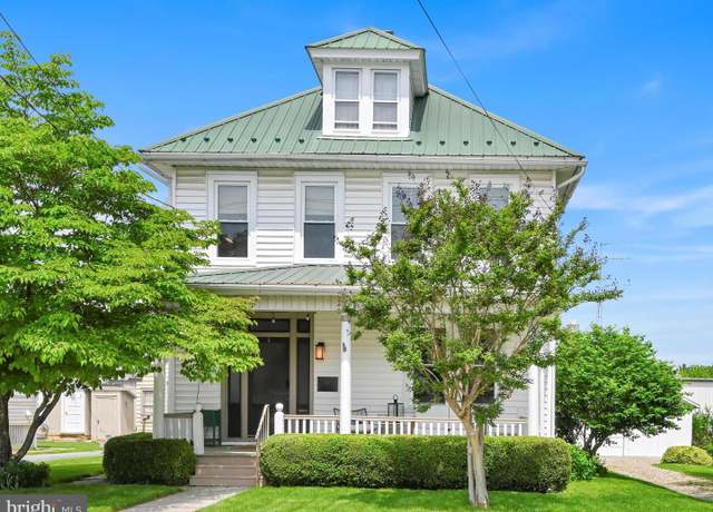 Property at 365 E Jackson St, New Holland, PA 17557, 4 beds, 2 baths