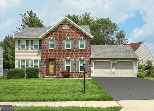 Property at 45 Buckingham Dr, Red Lion, PA 17356, 4 beds, 2.5 baths
