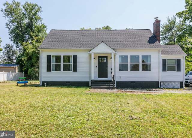 Property at 471 Ferry Rd, Fredericksburg, VA 22405, 4 beds, 2 baths