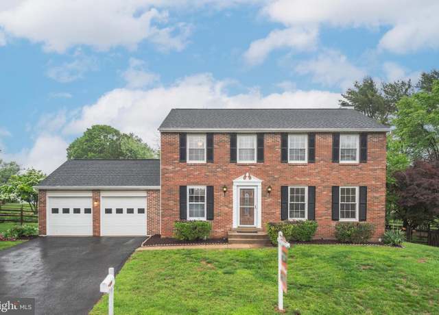 Property at 14652 Rolling Green Way, North Potomac, MD 20878, 4 beds, 3.5 baths