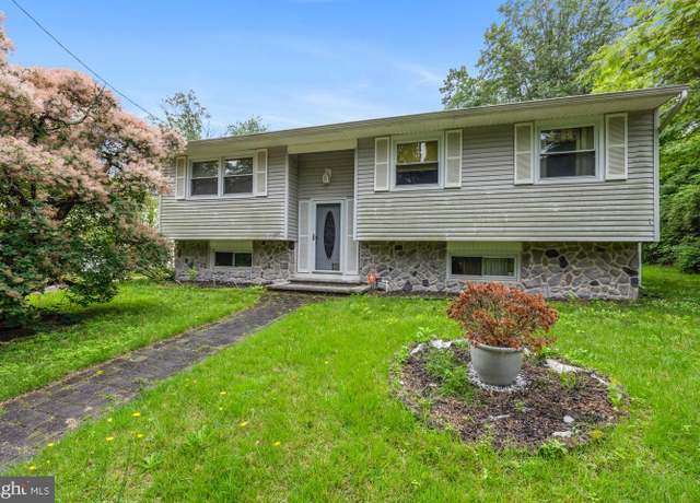 Property at 249 Girard Ave, Atco, NJ 08004, 3 beds, 1 bath