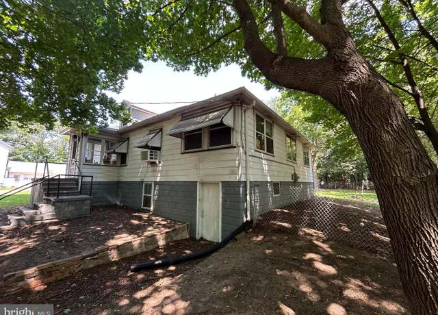 Property at 62 Main St, Bridgeport, NJ 08014, 3 beds, 1 bath