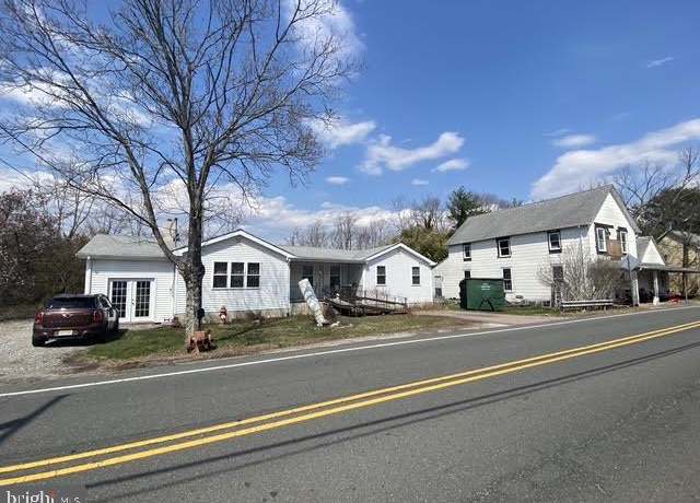 Property at 18 Arneytown Hornerstown Rd, Cream Ridge, NJ 08514, 3 beds, 1 bath
