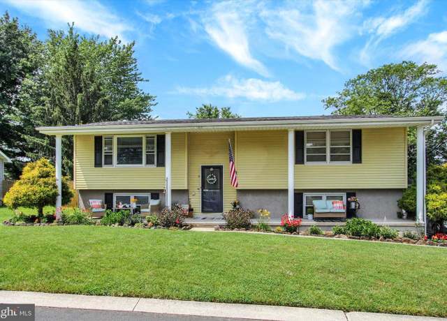 Property at 18 Pine Ln, New Oxford, PA 17350, 3 beds, 2 baths